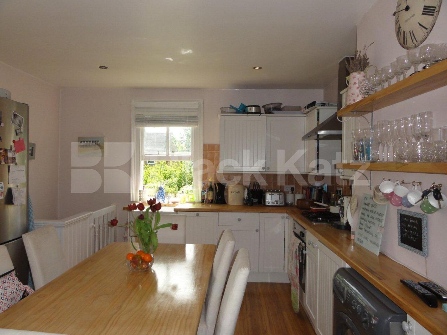 			LET , 3 Bedroom, 1 bath, 1 reception Apartment			 Dornton Road, Balham